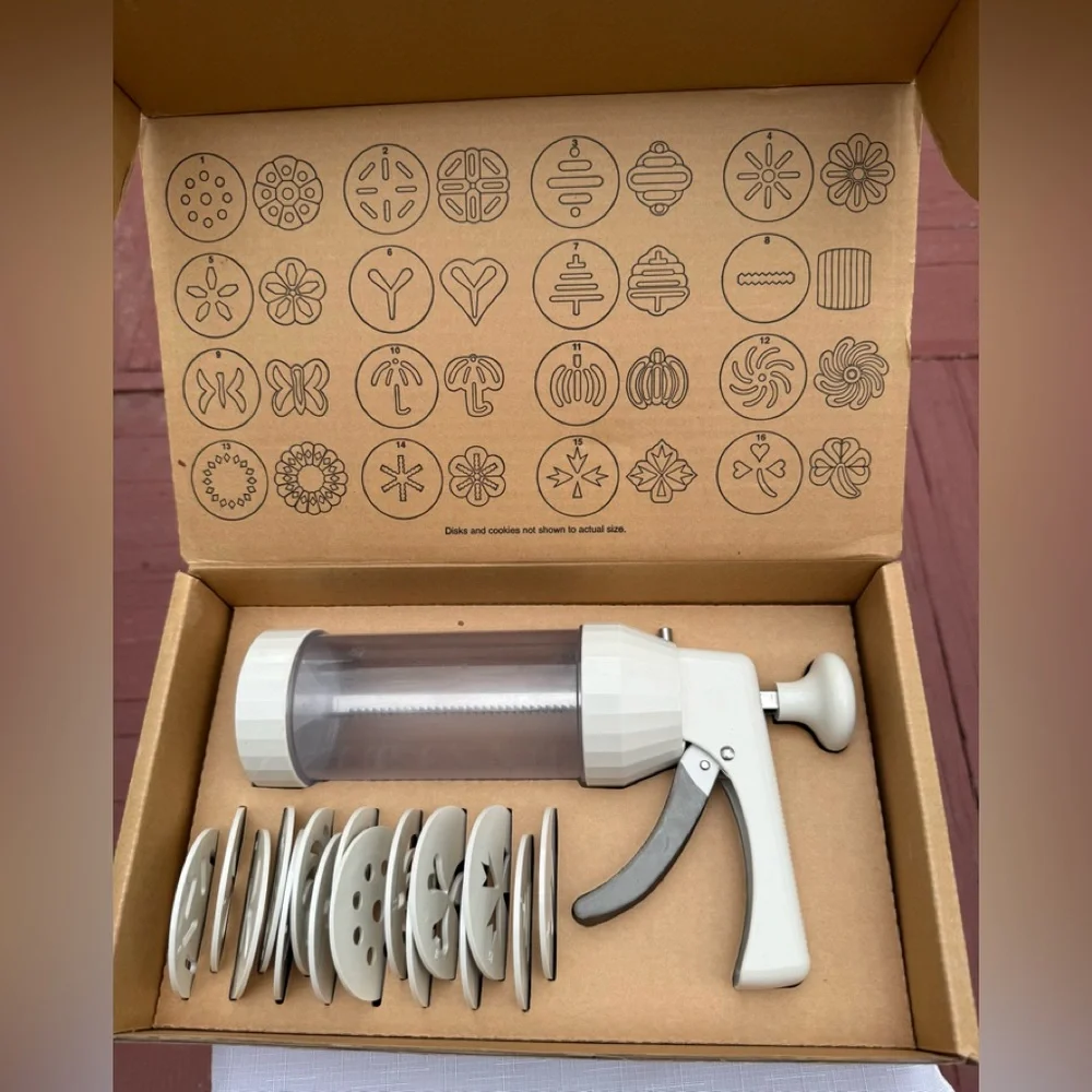 Pampered Chef Cookie Press with 16 disks in original box